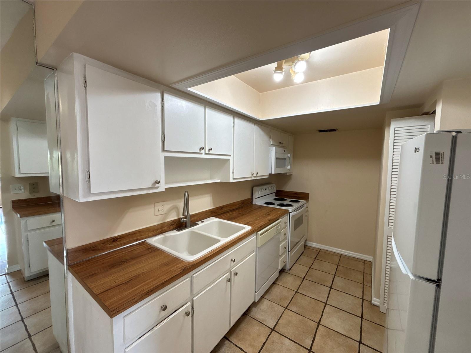 5169 Vineland Road, FL