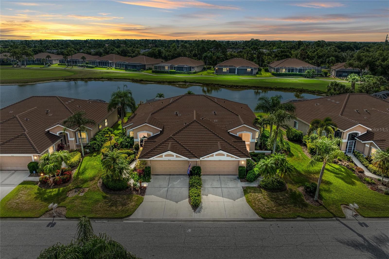 9532 Forest Hills Circle, FL