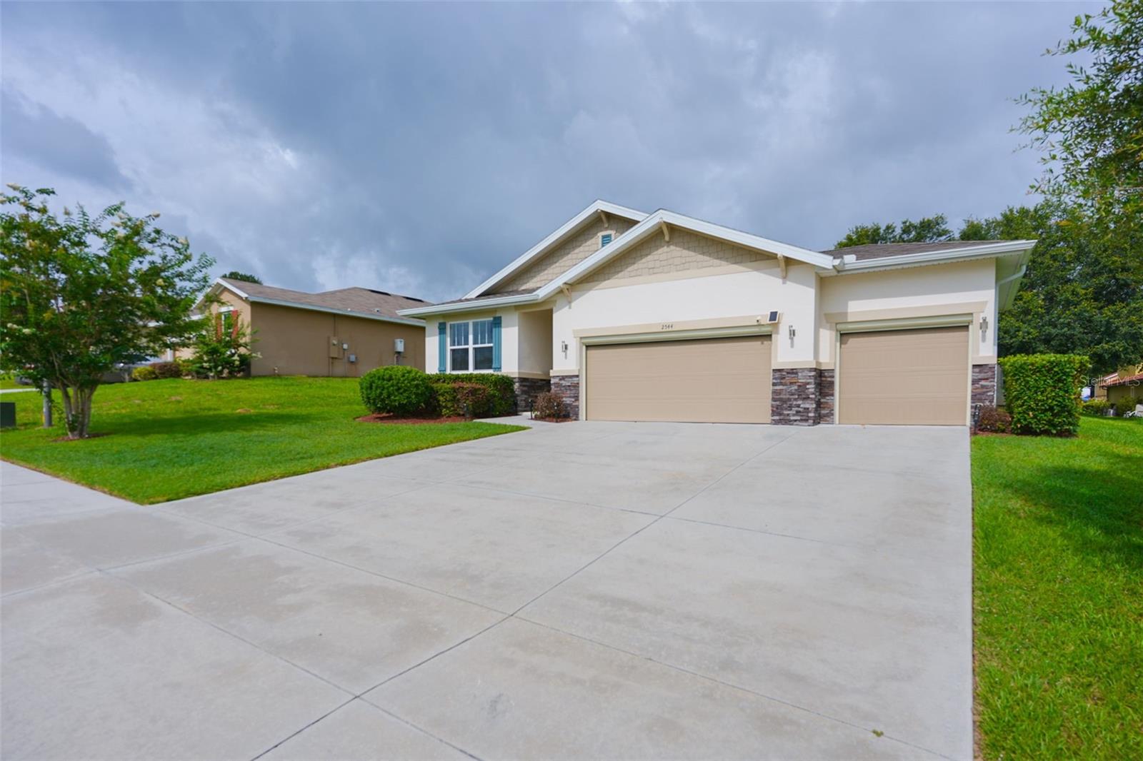 2544 Autumn Stream Drive, FL
