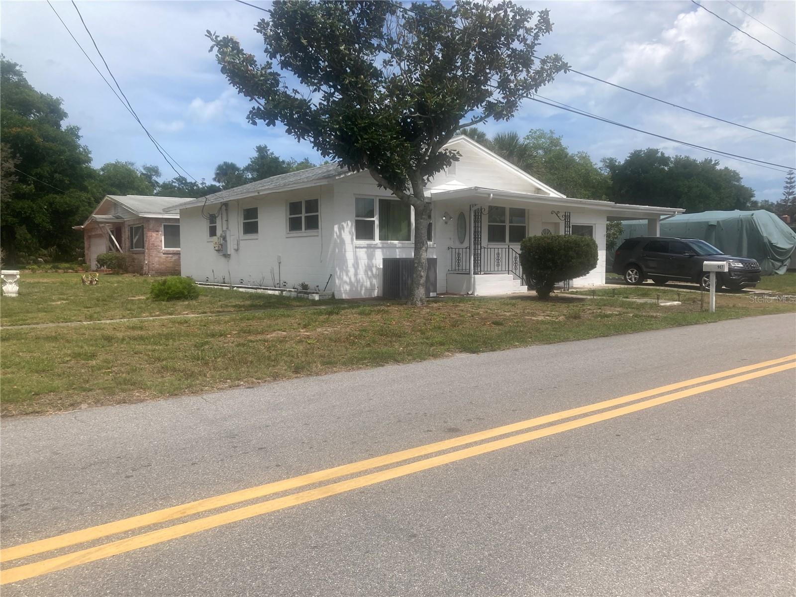 907 Sycamore Street, FL