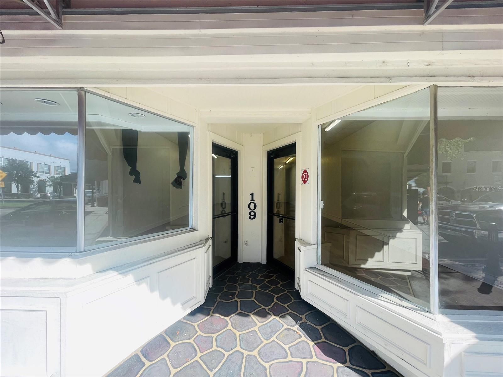109 Broadway, FL