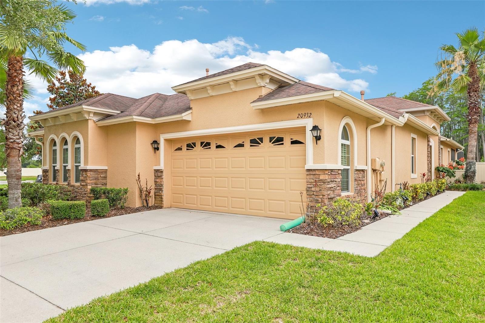 20932 Amanda Oak Court, FL