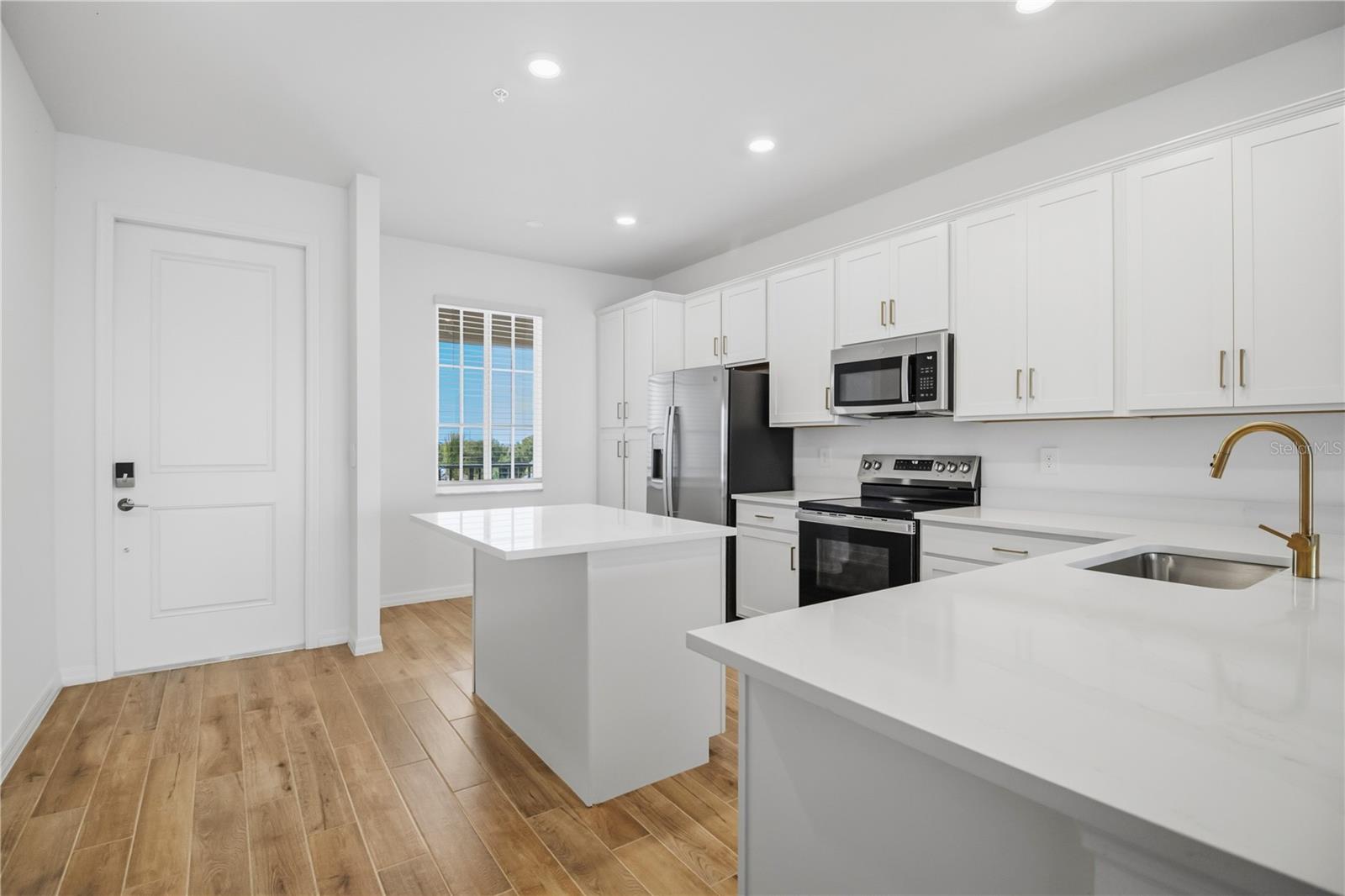 19116 Scallop Loop, FL