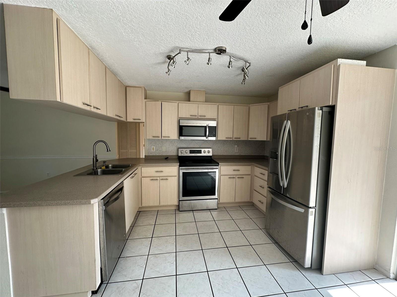 390 Kenova Street, FL