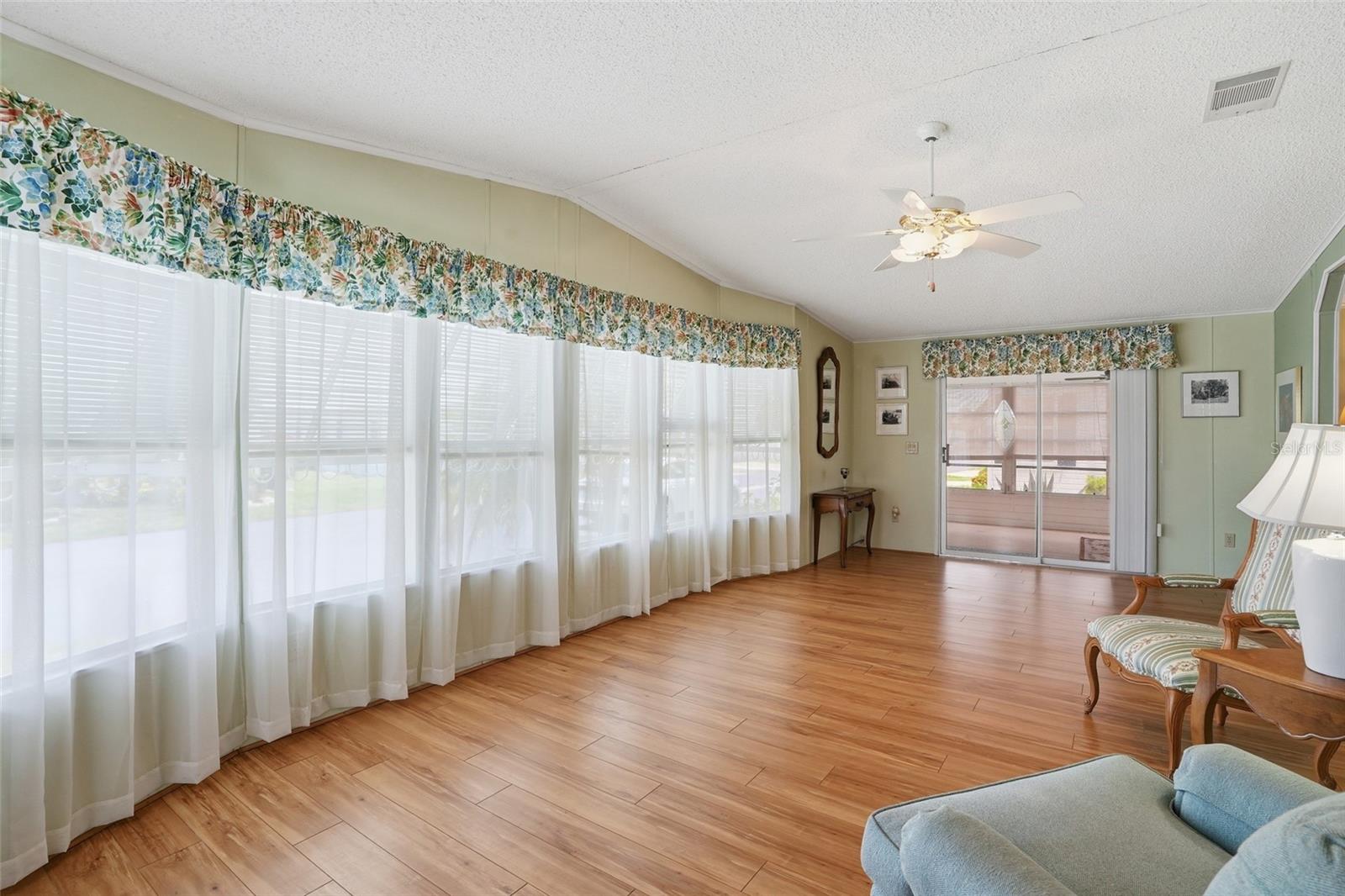 452 Sharks Point, FL