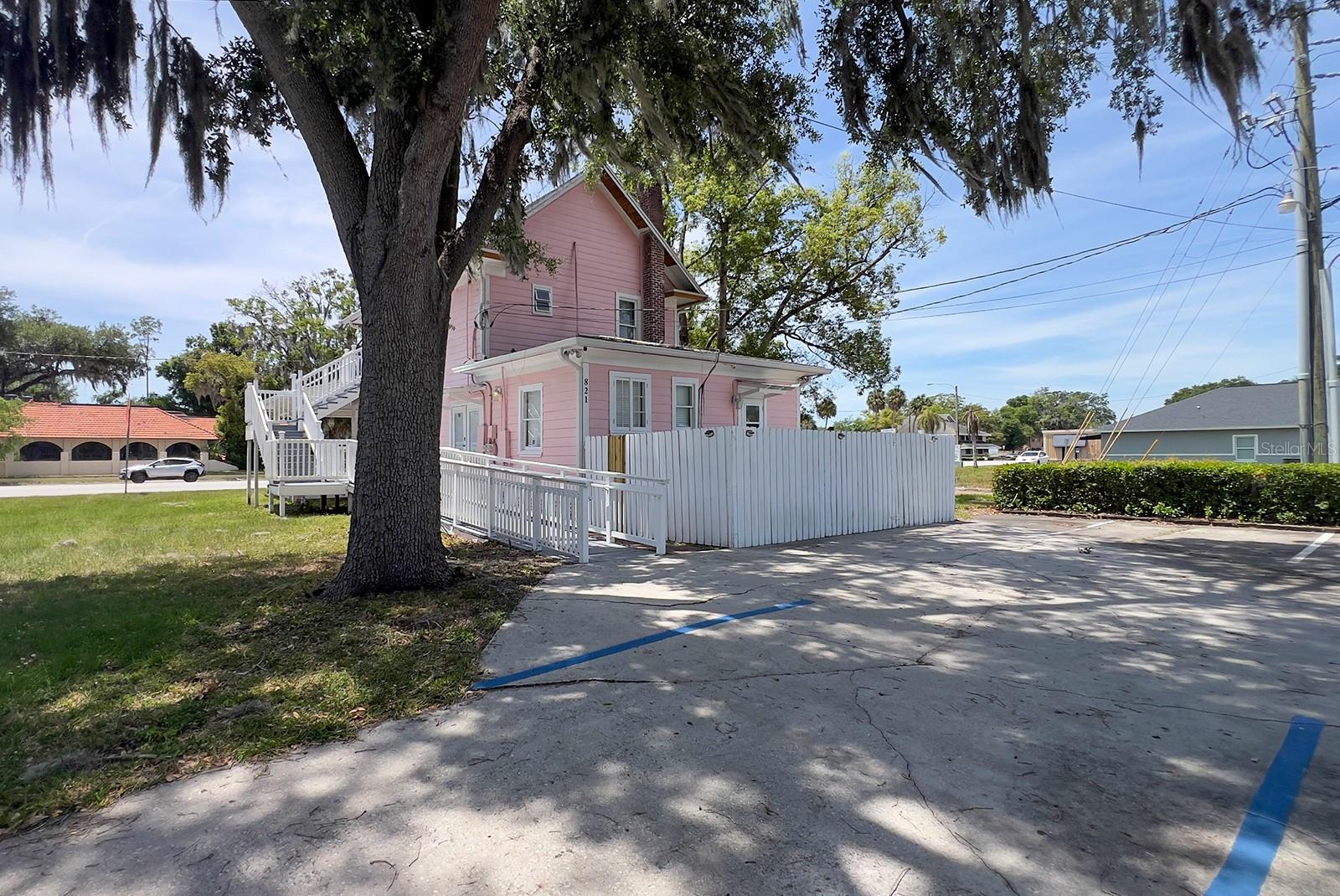 821 Emmett Street, FL