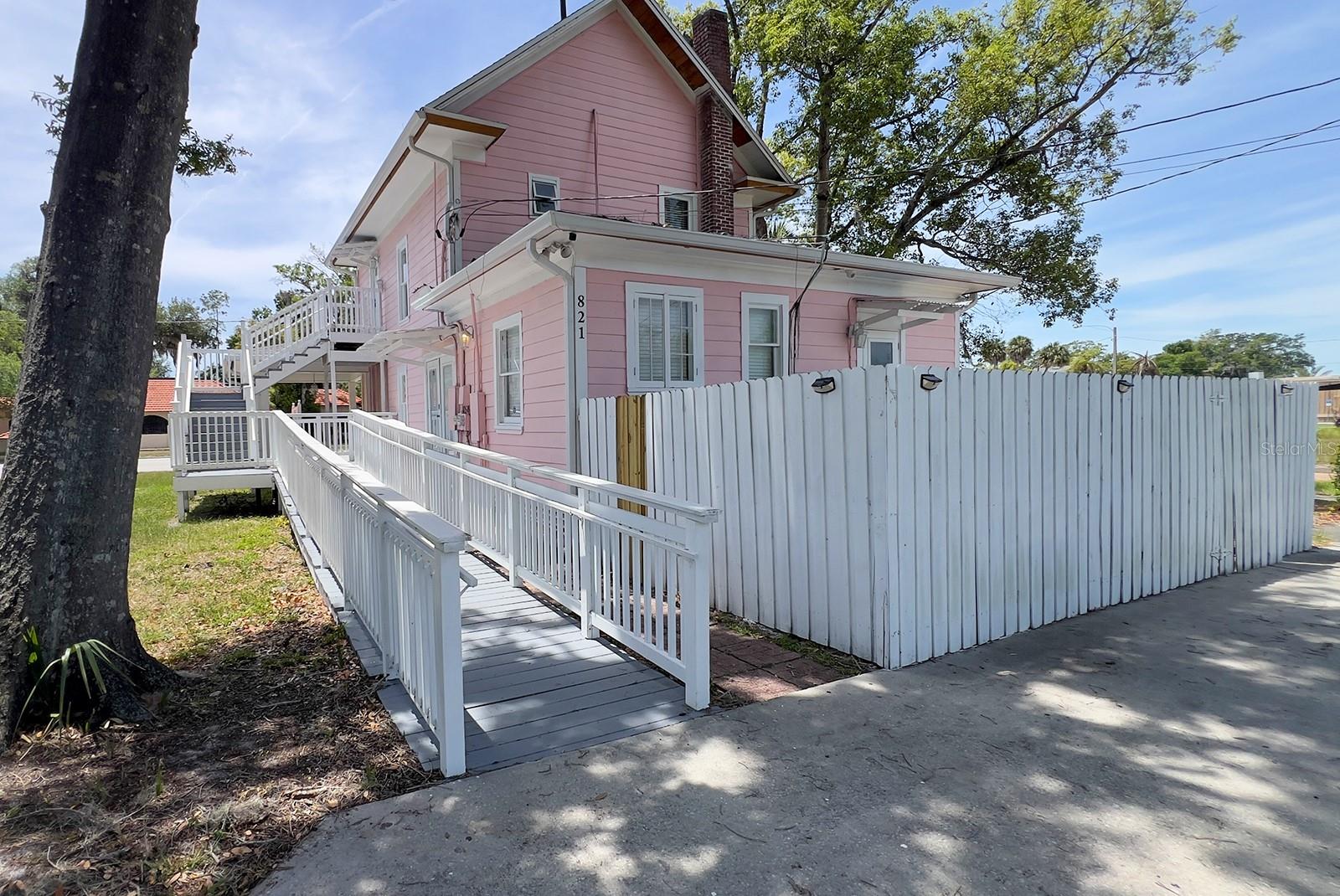 821 Emmett Street, FL