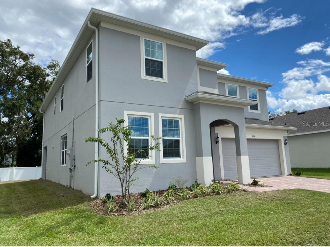 924 Avenal Lane, FL