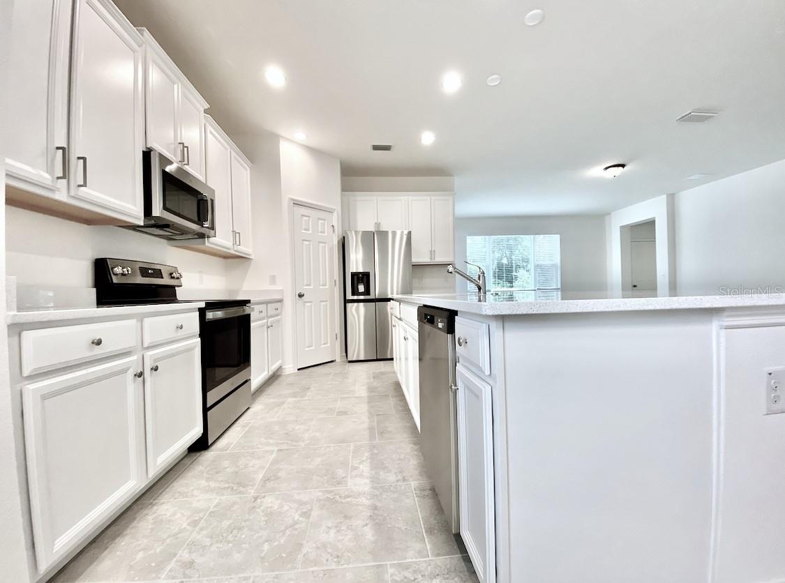 924 Avenal Lane, FL