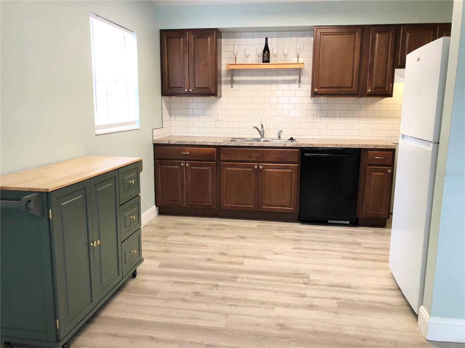 415 Easy Street, FL