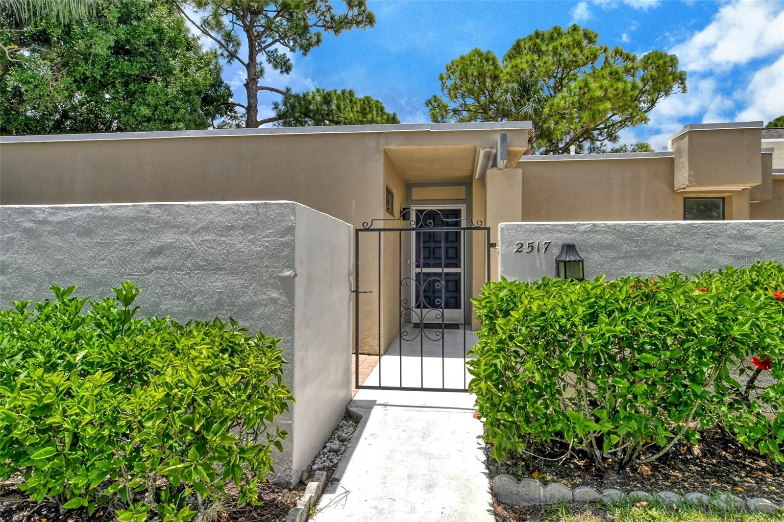 2517 Glebe Farm Close, FL