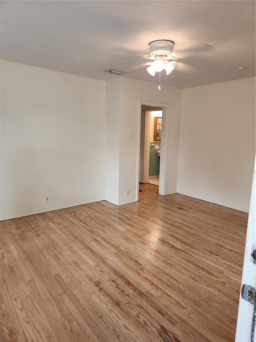 486 Oak Street, FL