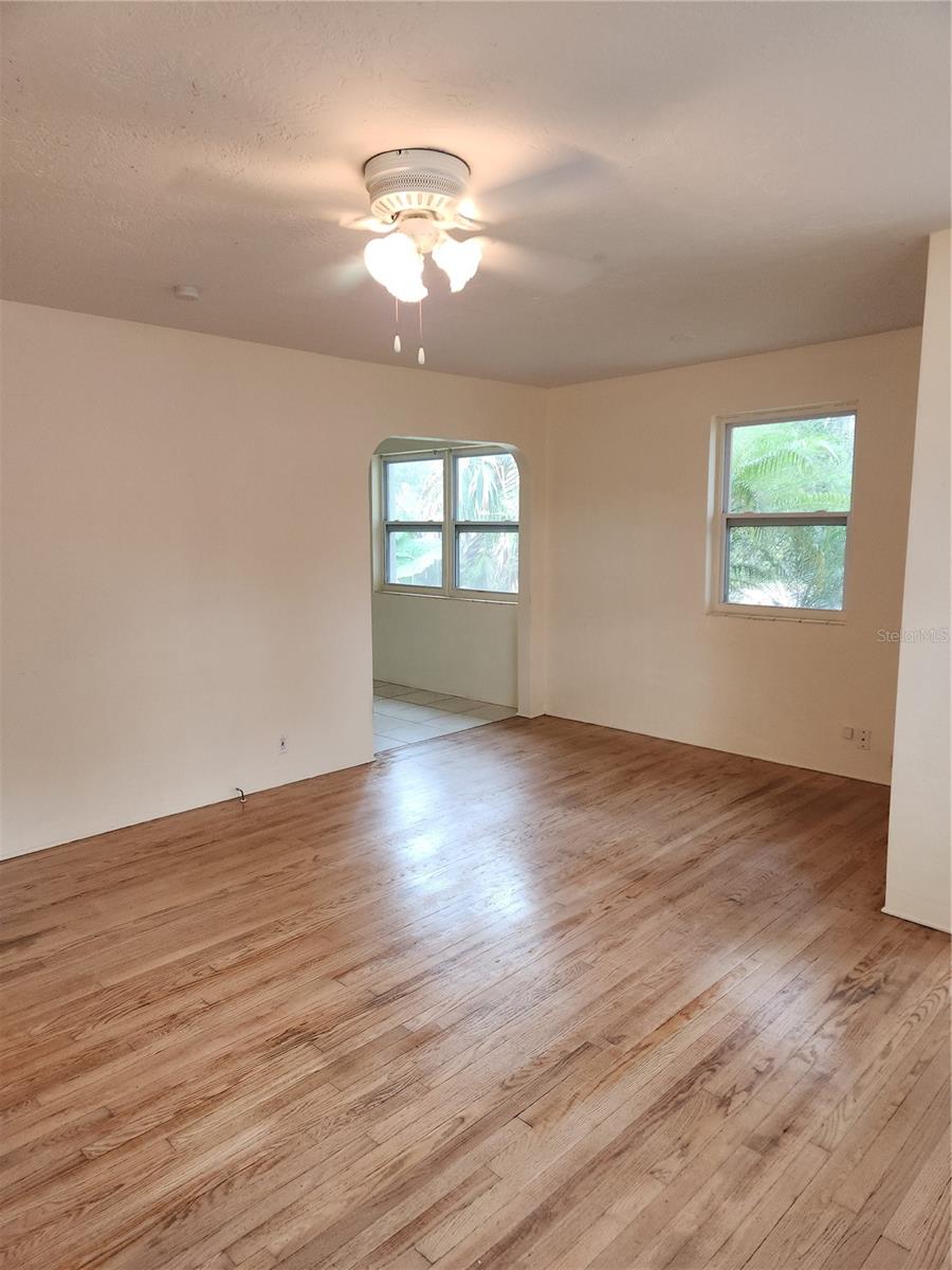 486 Oak Street, FL