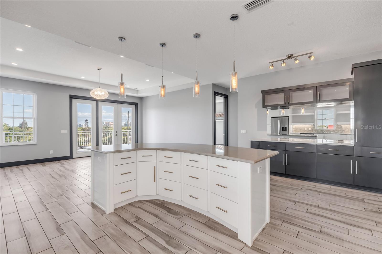 701 Third Avenue, FL
