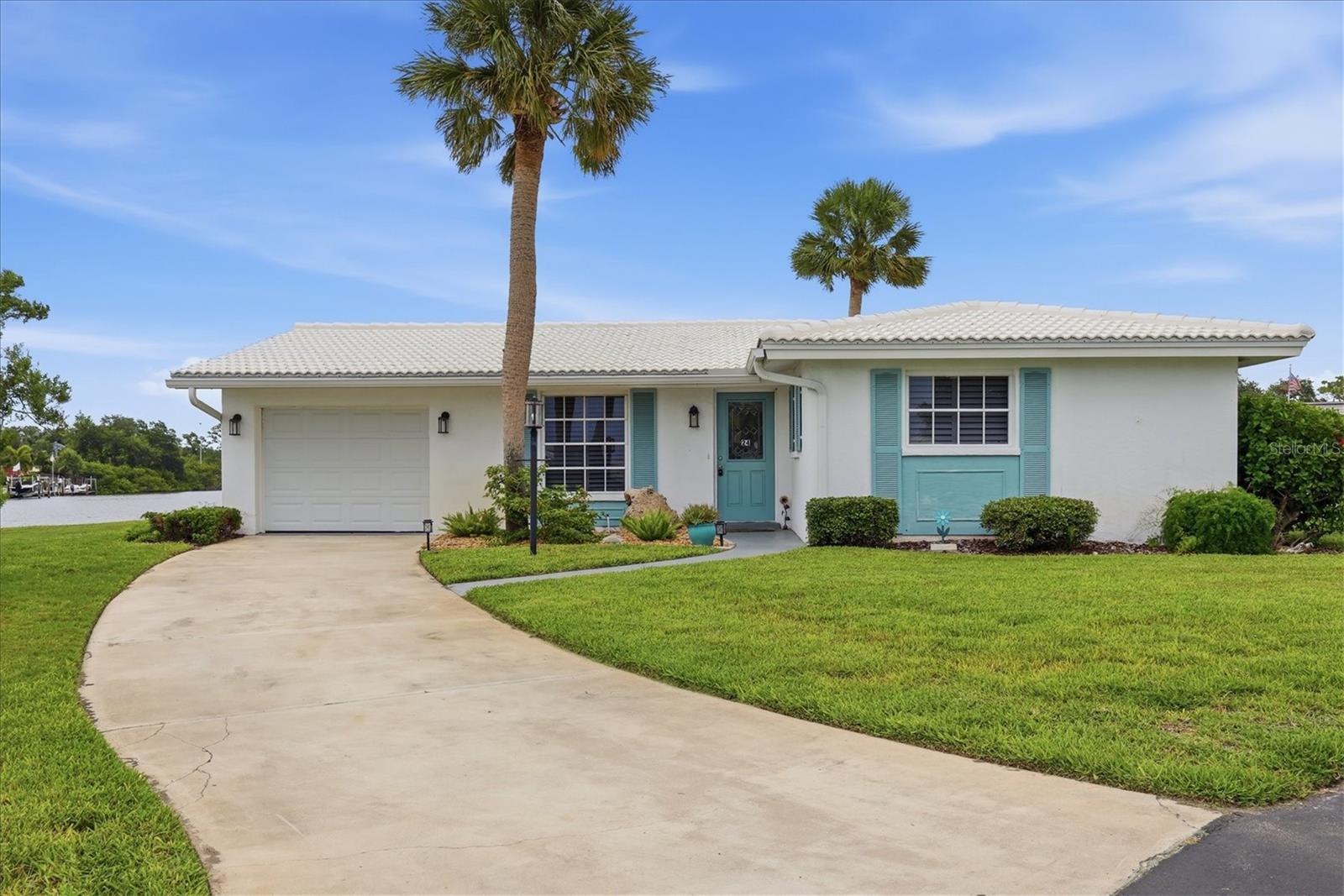 24 Oakwood Drive, FL