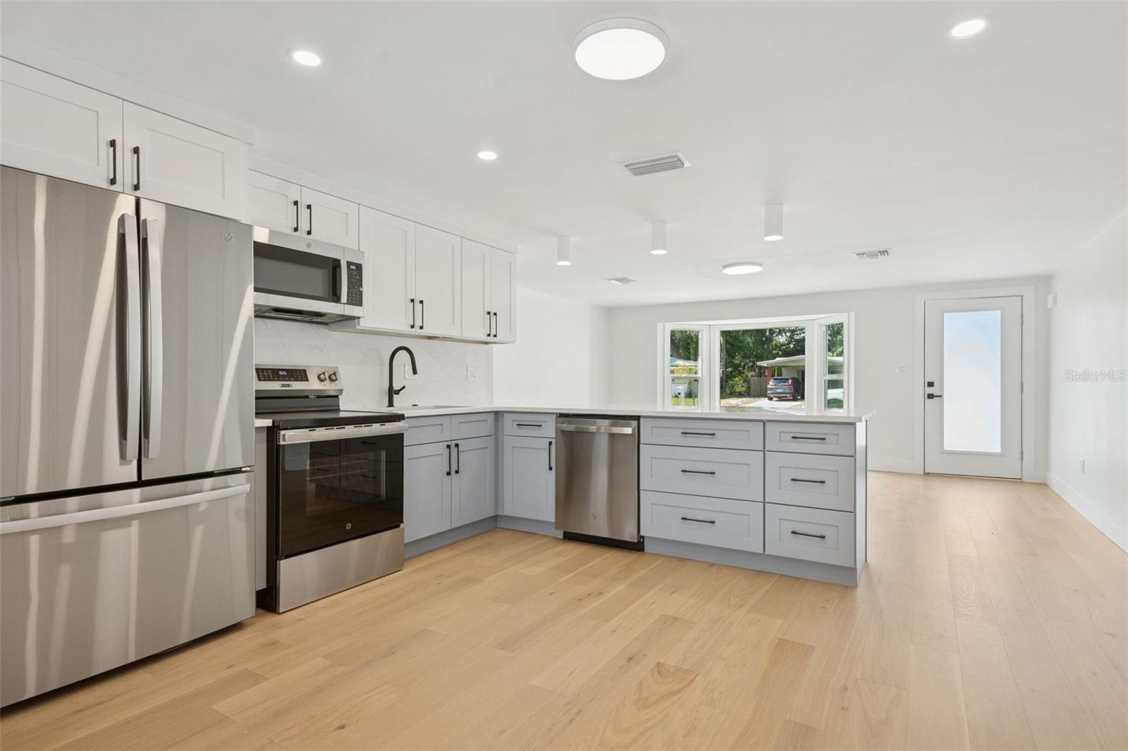 2655 Bay Street, FL
