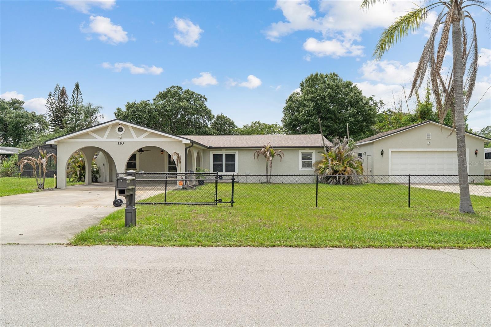 110 Edgewater Dr, FL
