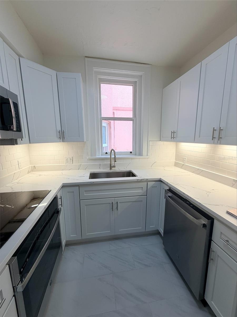 1221 Palm Avenue, FL
