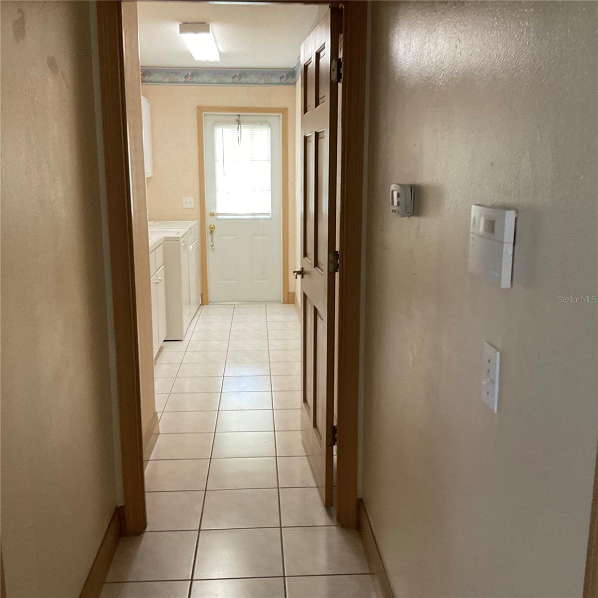 715 Fairlawn Drive, FL