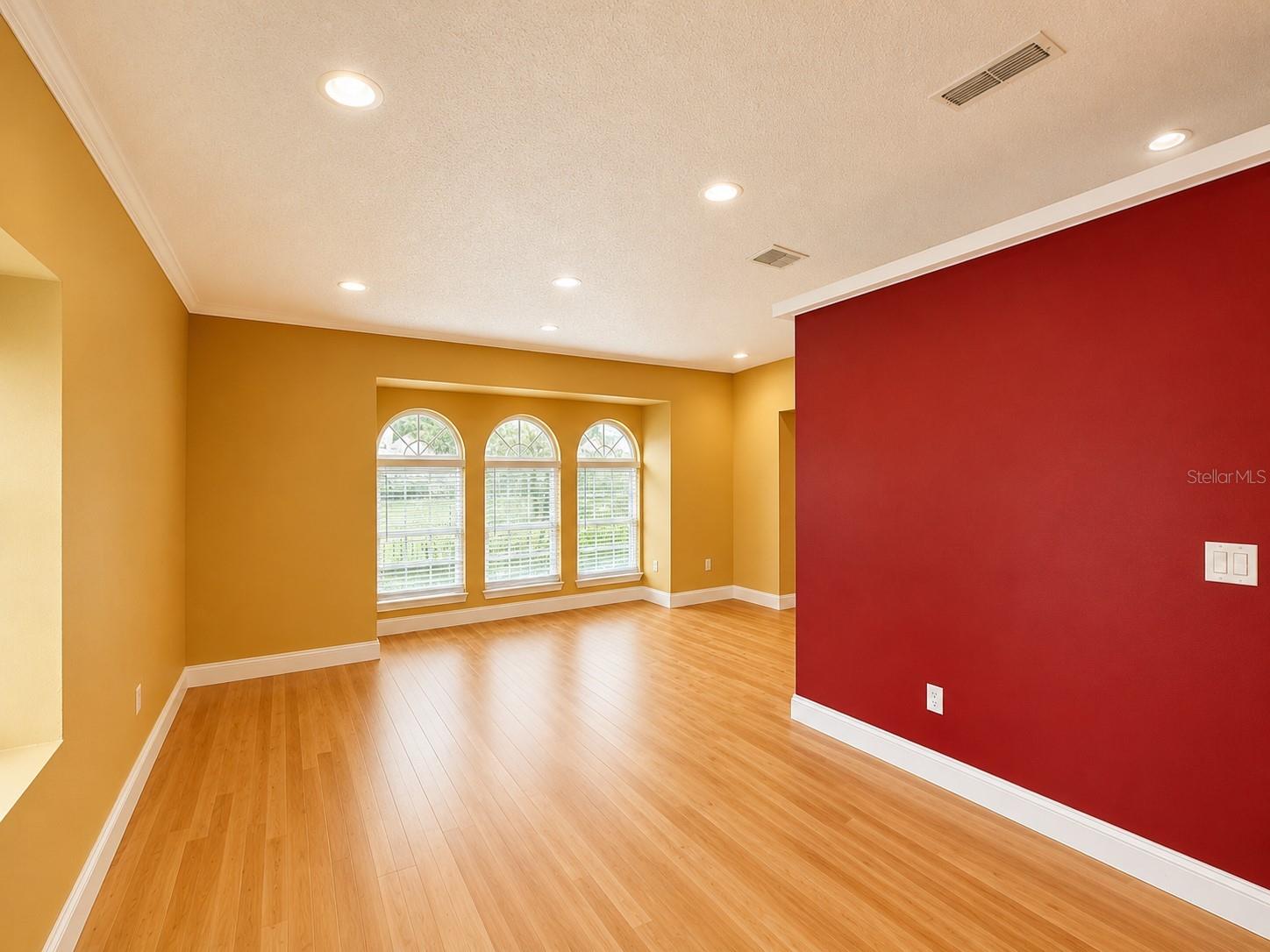 1009 Bartlett Court, FL
