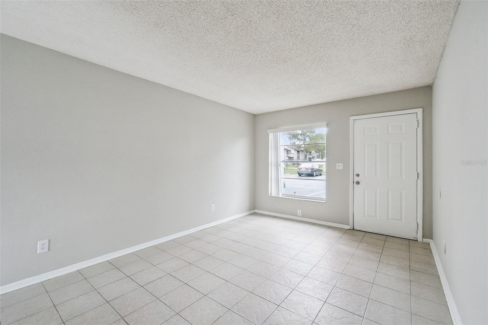 2 Lake Villa Way, FL