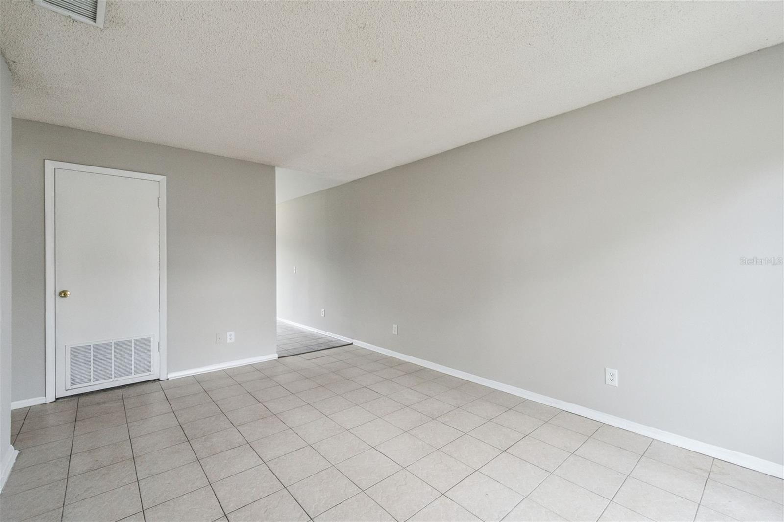 2 Lake Villa Way, FL