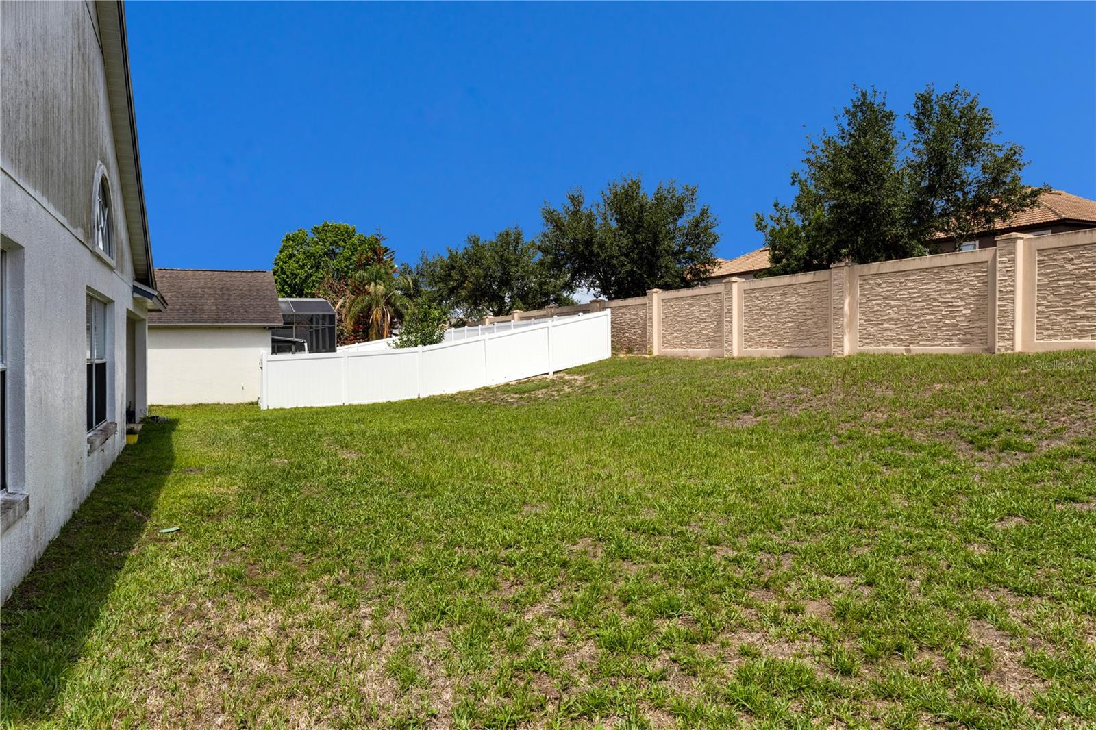 437 Via Del Sol Drive, FL