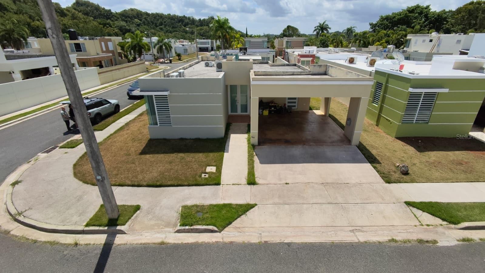 Aurora Vega Serena, PR