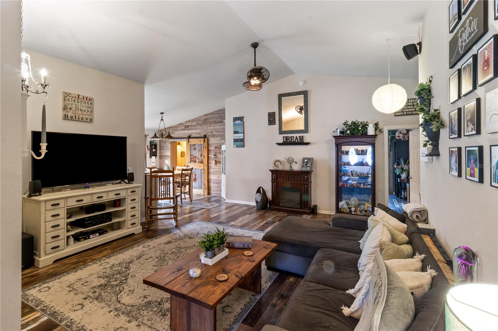4562 Fairway Oaks Drive, FL