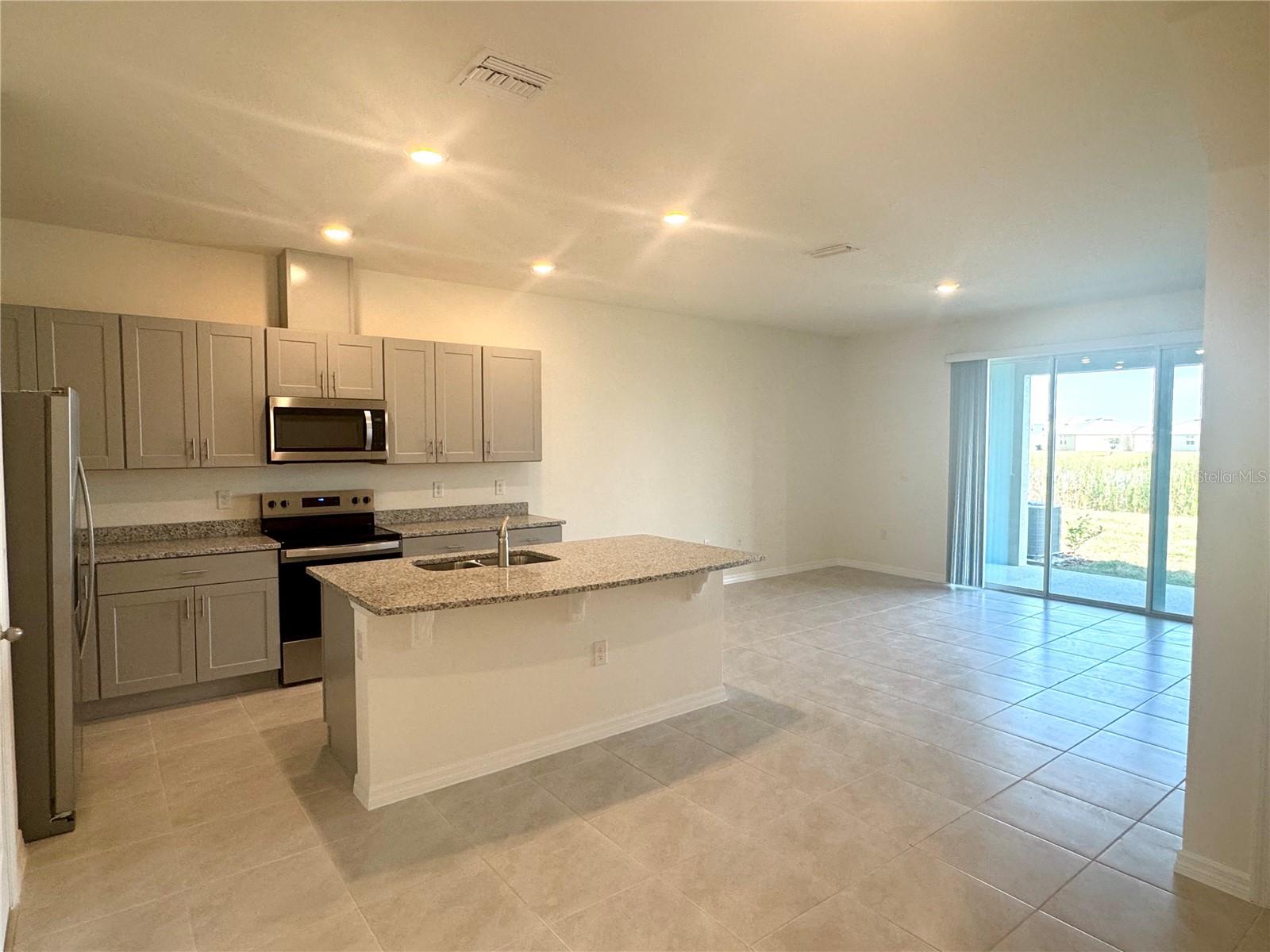 1492 Isleta Loop, FL