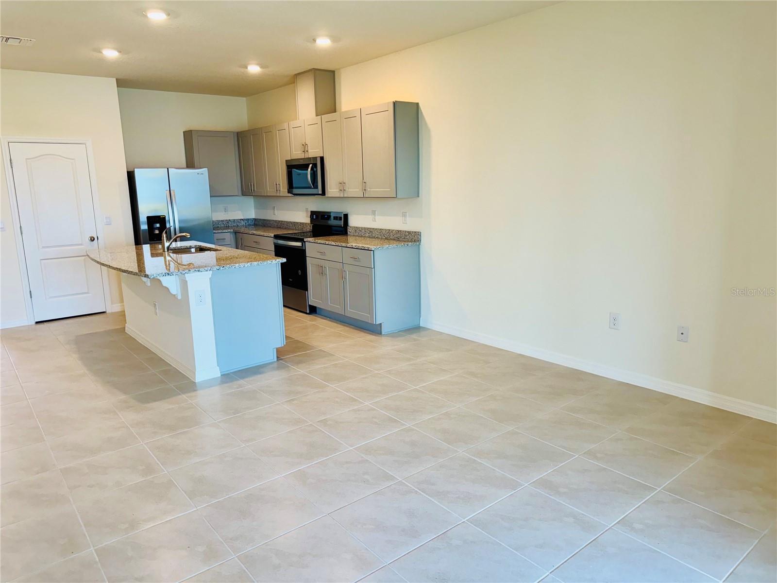 1492 Isleta Loop, FL