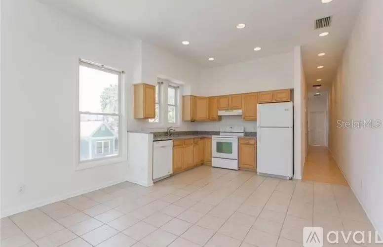 2006 4th Avenue, FL
