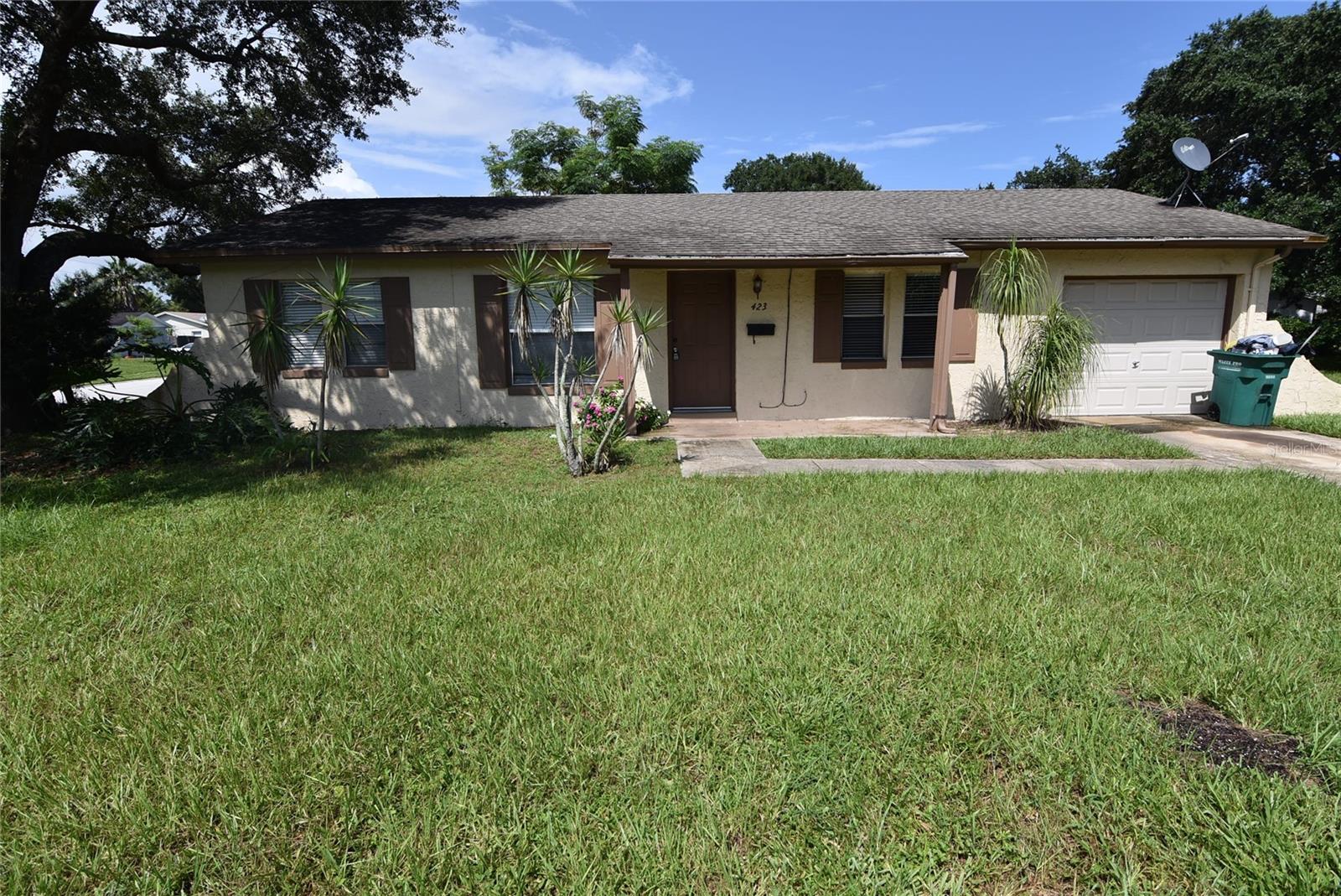 423 Longwood Circle, FL