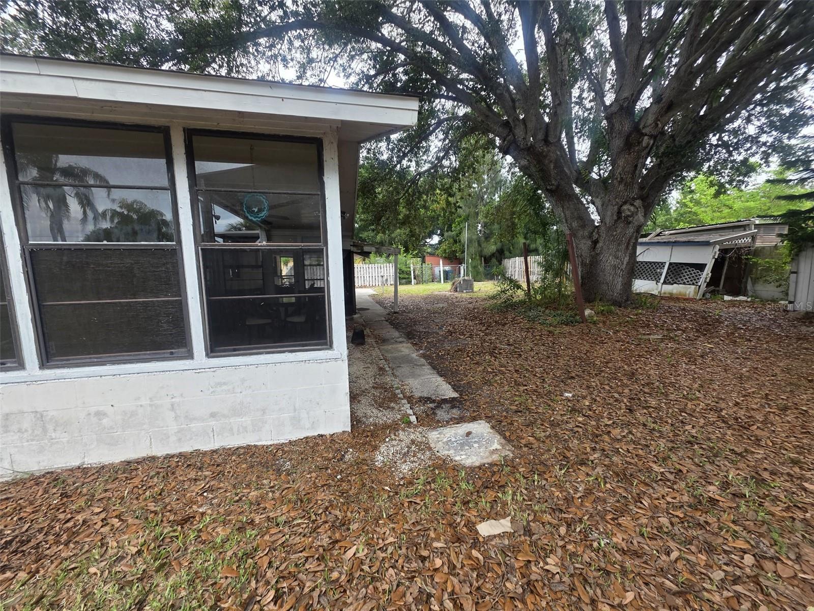 408 Pinewood Avenue, FL