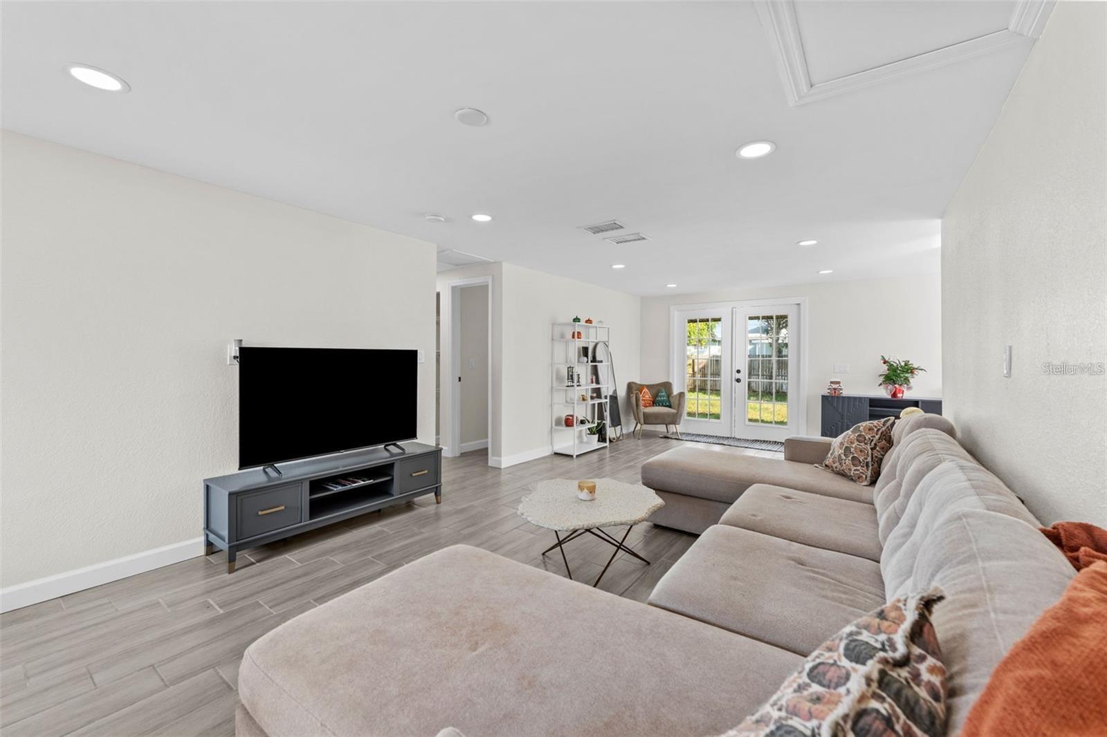 5501 Denver Street, FL