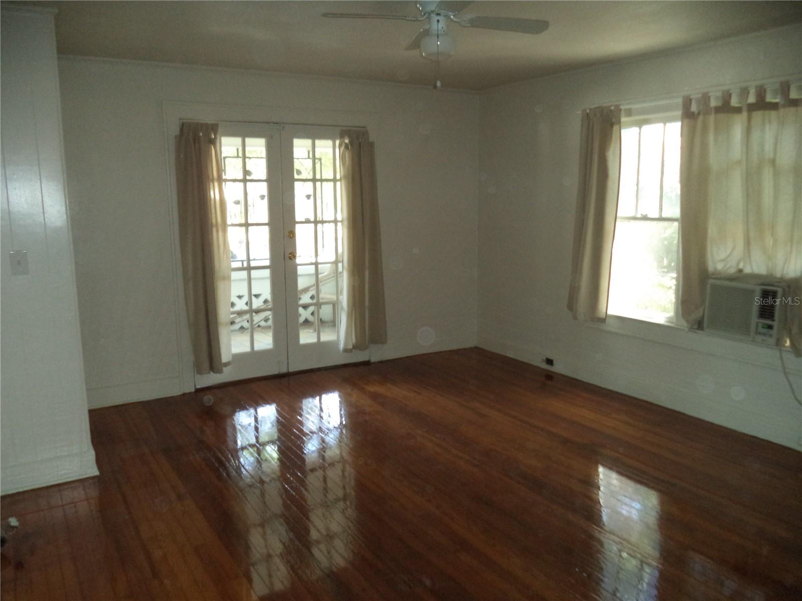 750 7th Avenue, FL