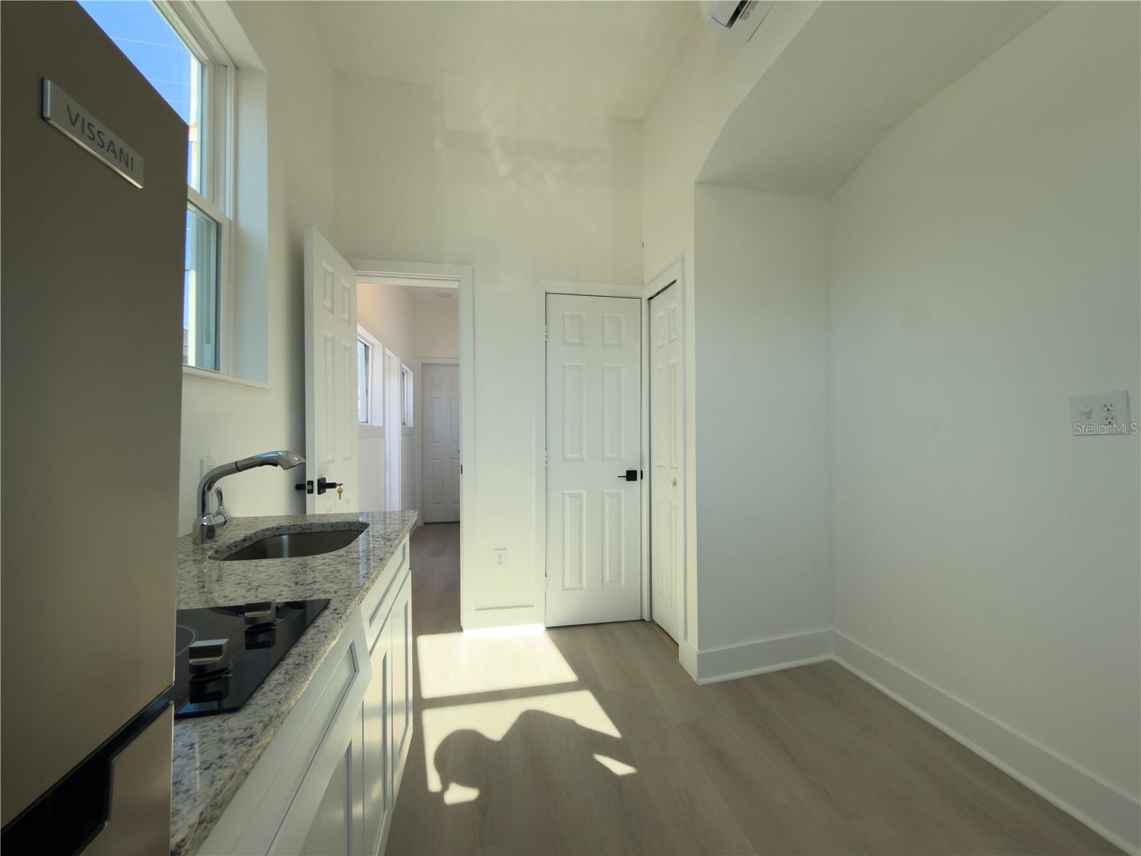 401 Columbus Drive, FL