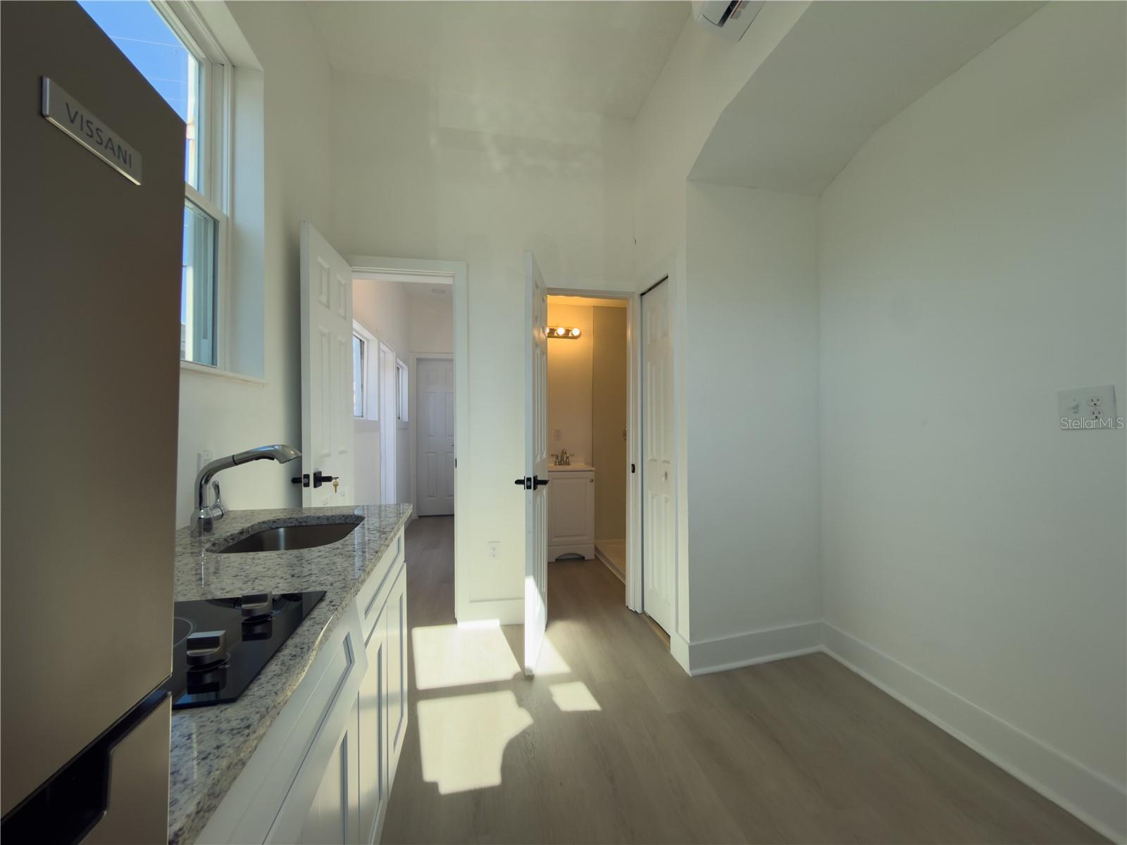 401 Columbus Drive, FL