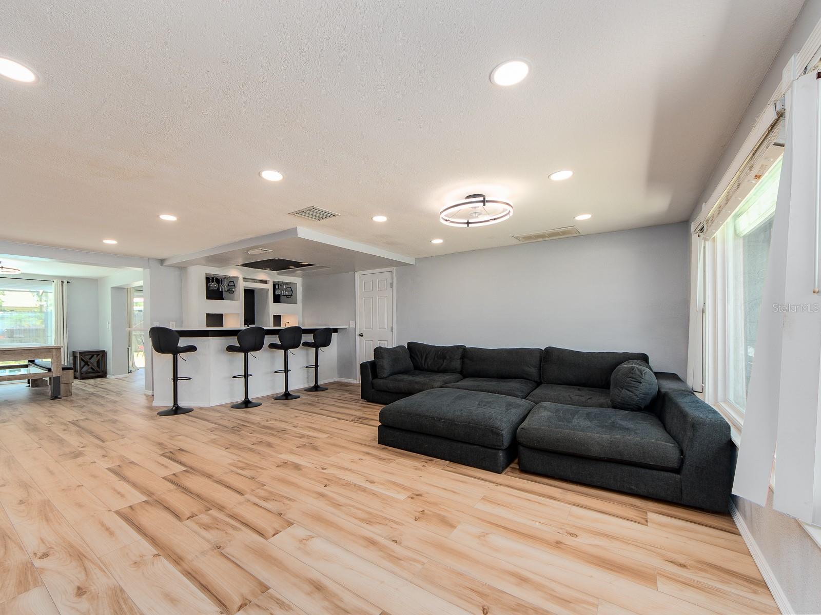 3645 Overland, FL