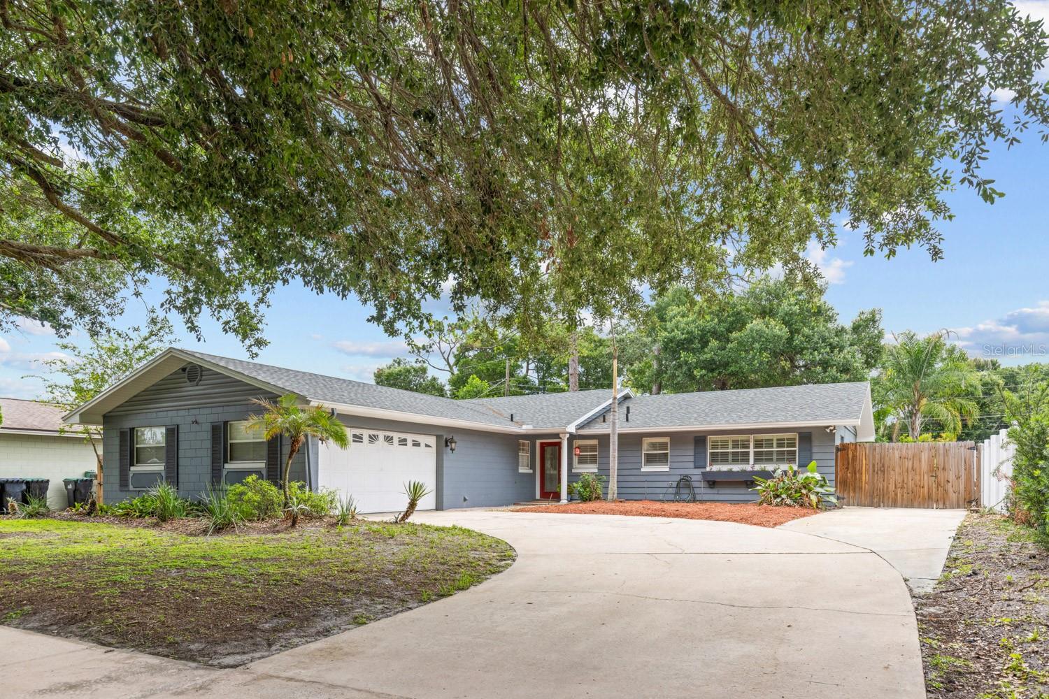 528 Saint Dunstan Way, FL
