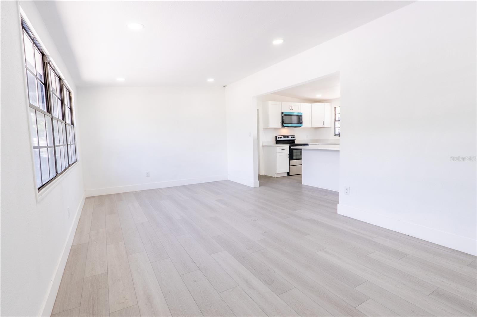 4112 Fairview Heights, FL