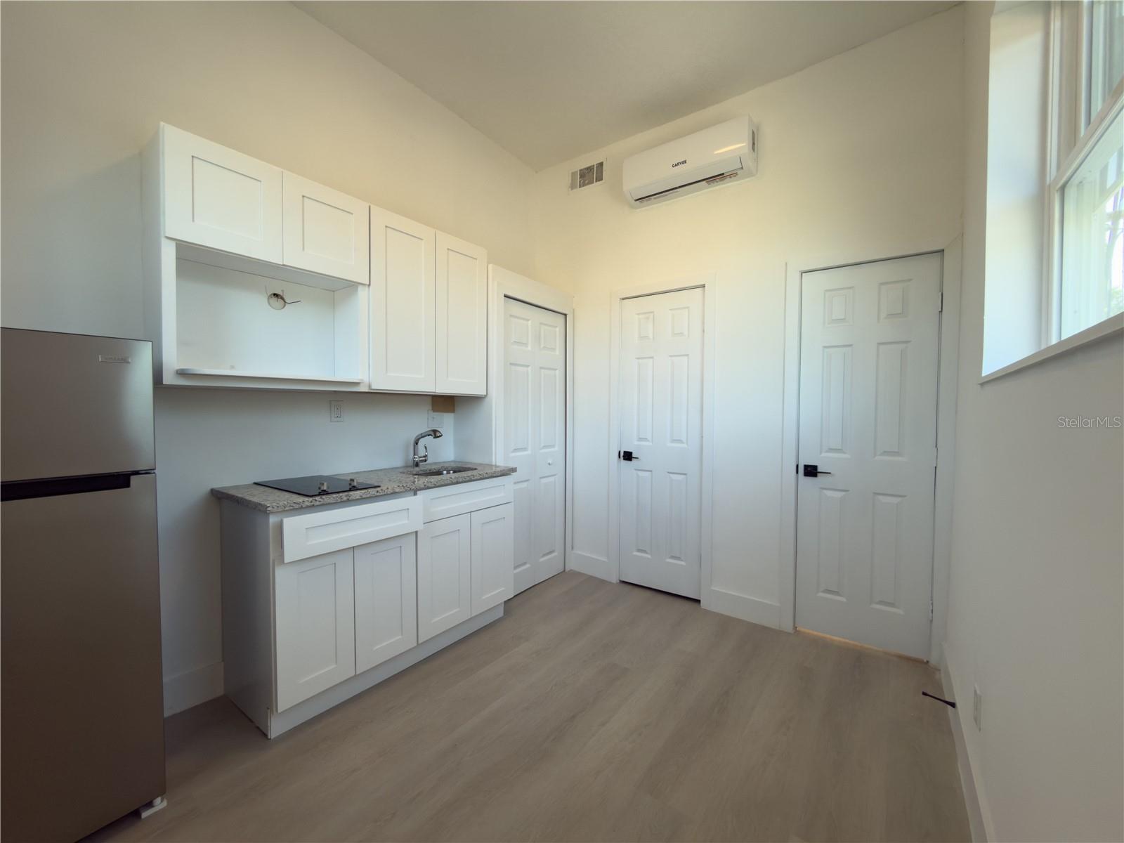 401 Columbus Drive, FL