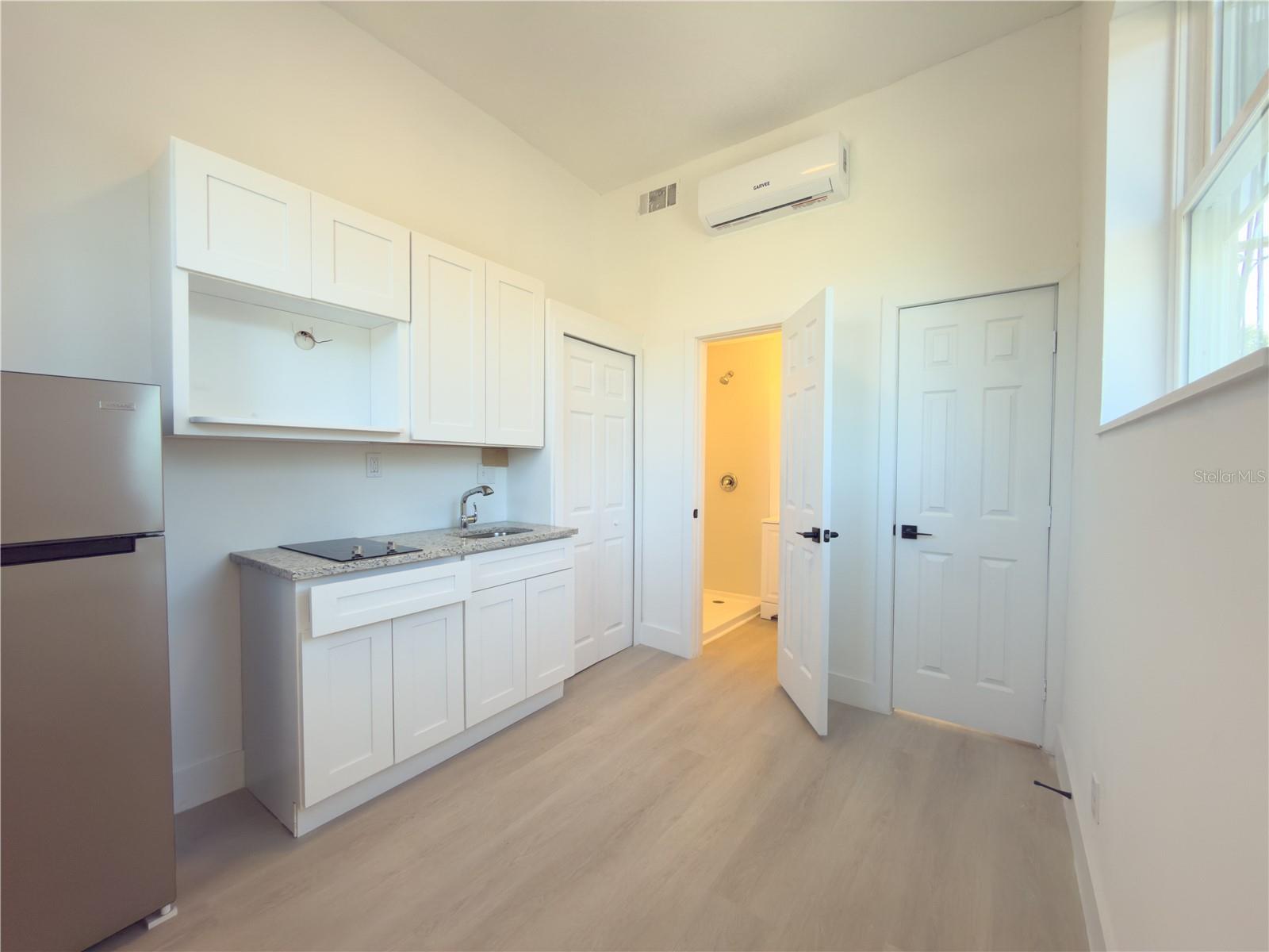 401 Columbus Drive, FL