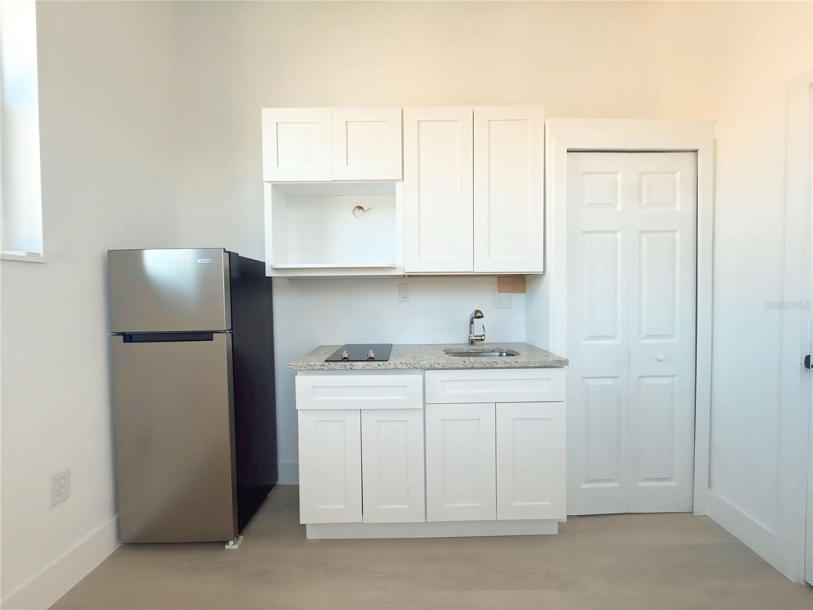 401 Columbus Drive, FL