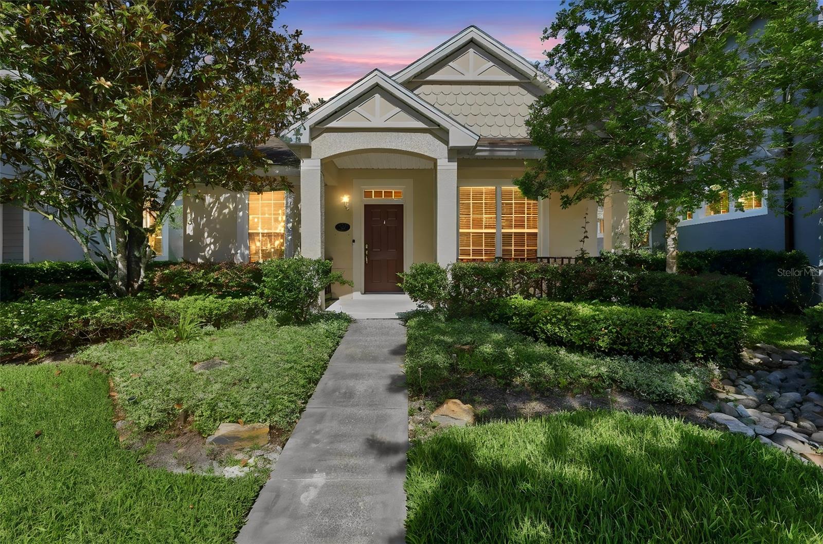 305 Manor View Lane, FL