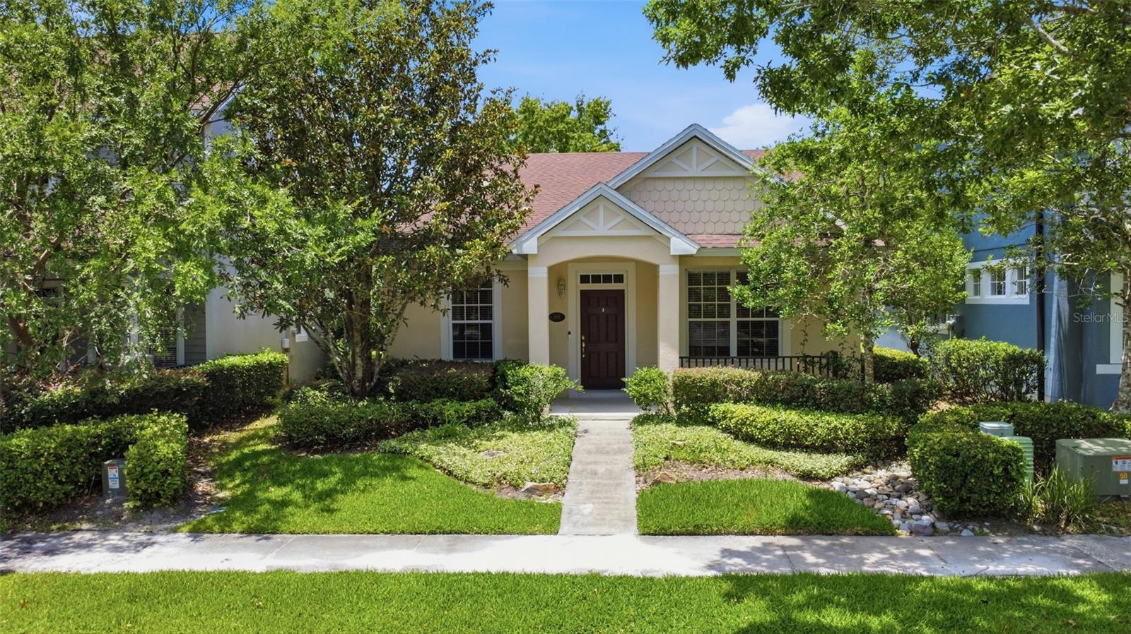 305 Manor View Lane, FL