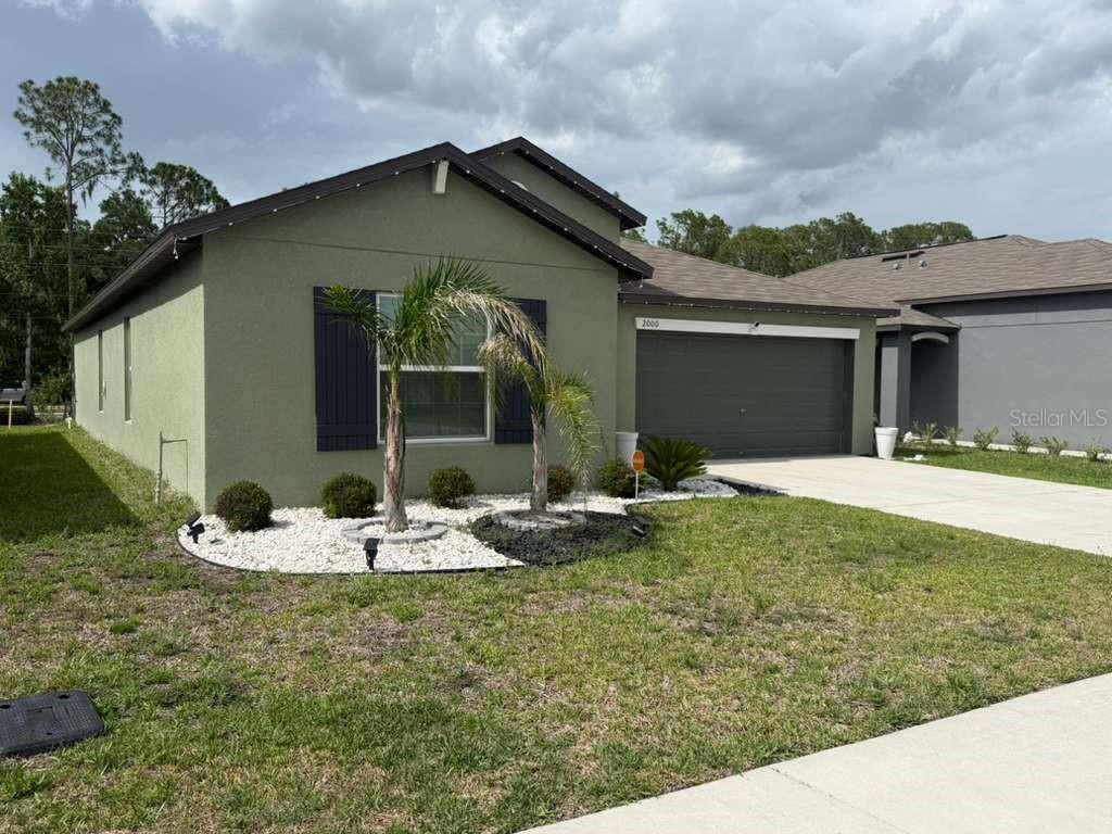 2000 Red Loop, FL