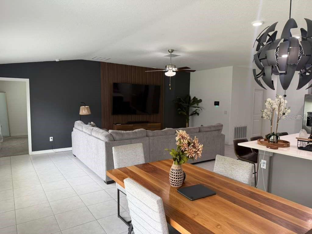 2000 Red Loop, FL