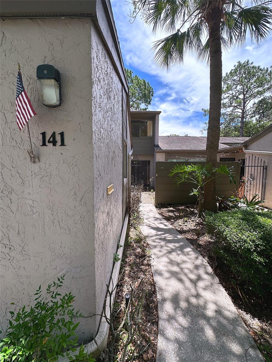 141 Carolwood Blvd, FL