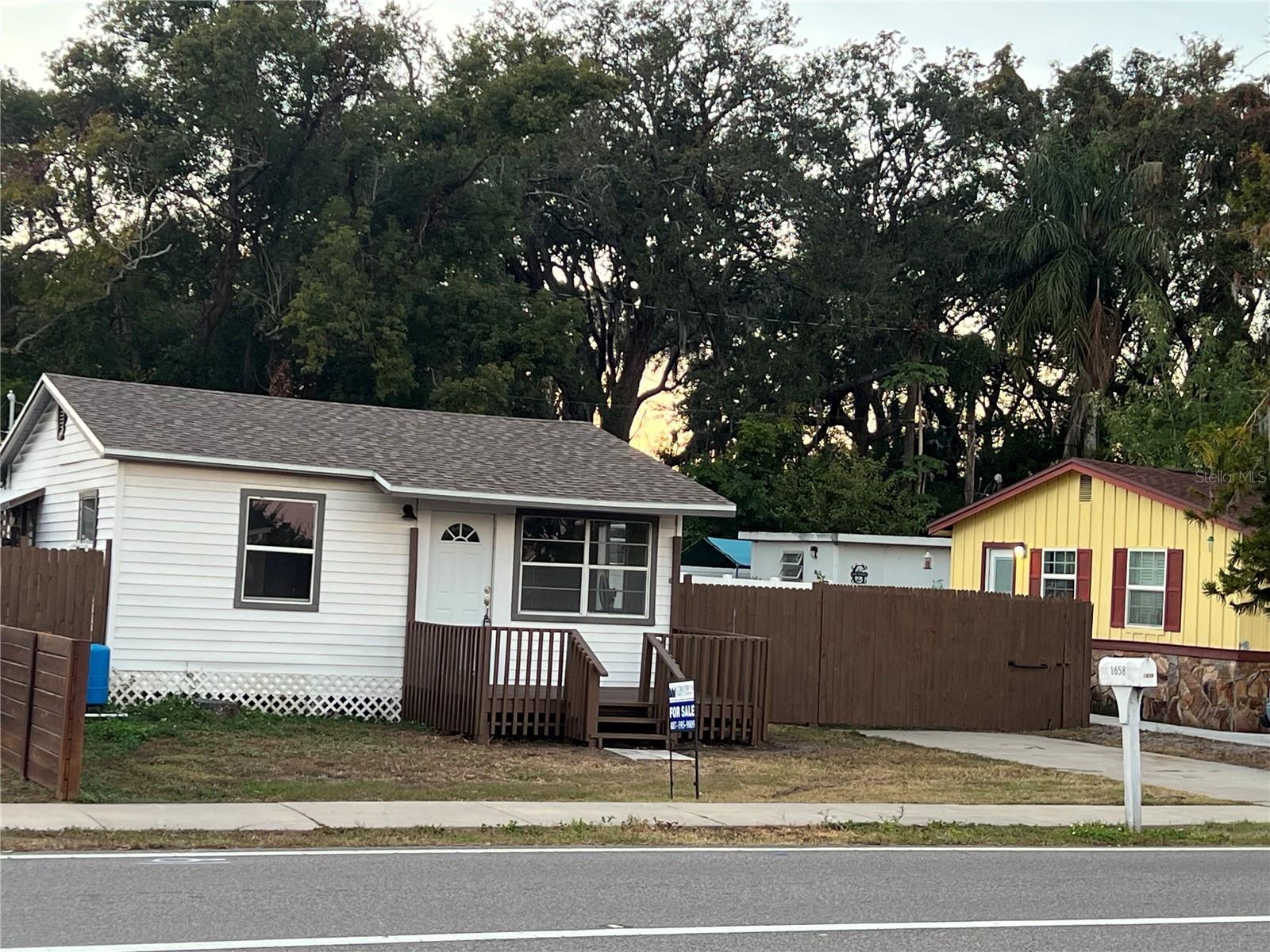 1658 Hempel Avenue, FL
